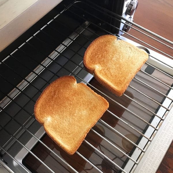 A Guide to Selecting the Perfect Toaster Oven for Toasting Bread