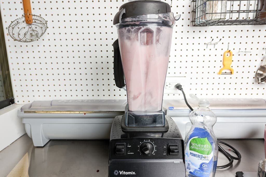 The Ultimate Guide to Cleaning and Maintaining Your Blender Pitcher